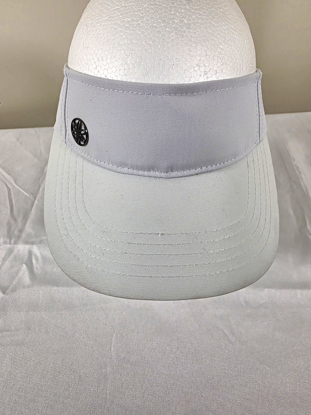Gaiam White Adjustable Golf Visor Solid Nylon/Polyester Logo Hat Unisex Adults
